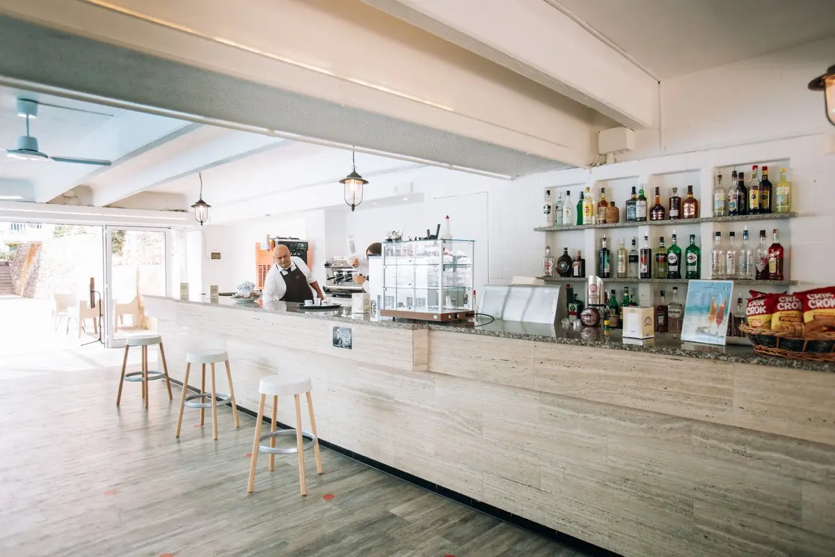 Porto Giardino — PORTO GIARDINO