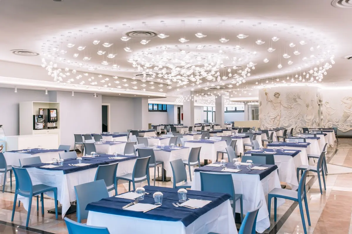 Porto Giardino — PORTO GIARDINO