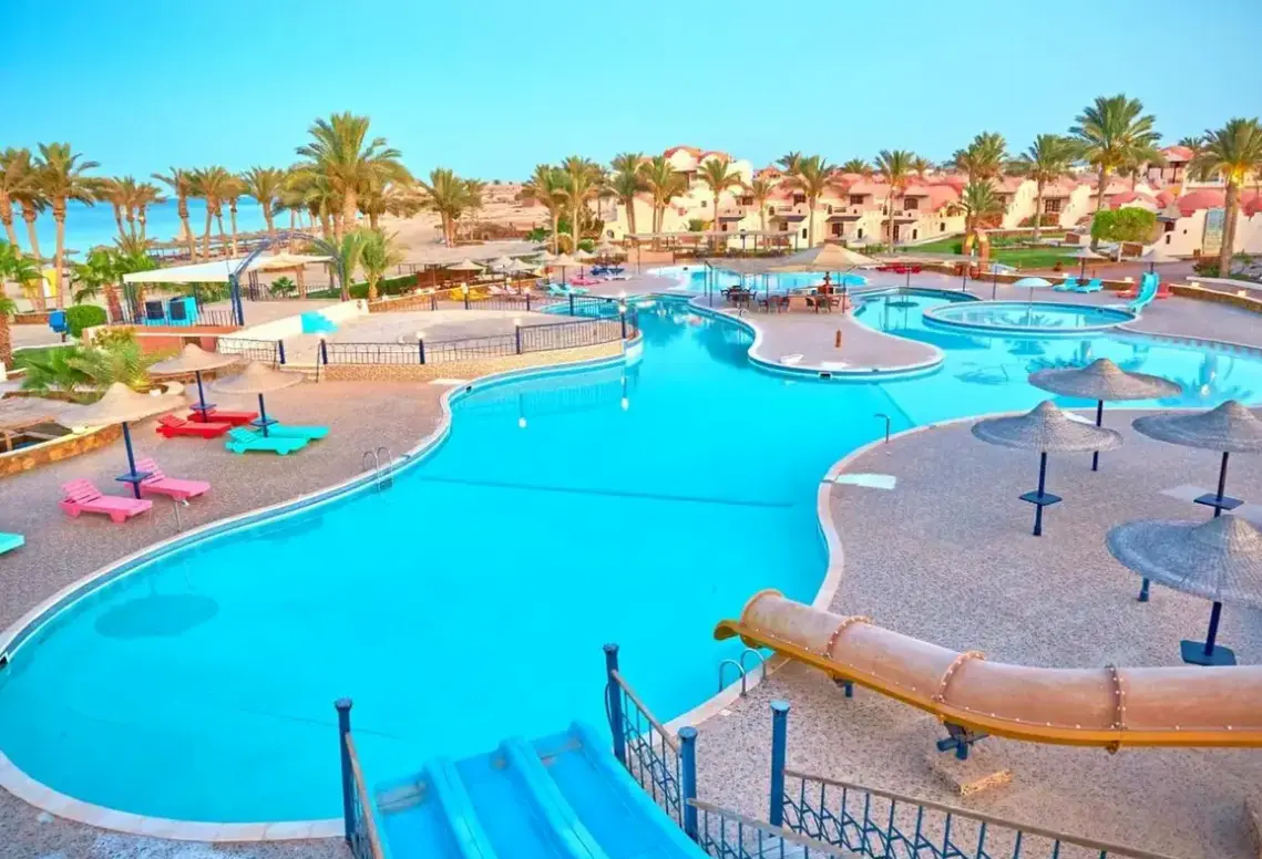 Basen w hotelu Protels Crystal Beach Resort