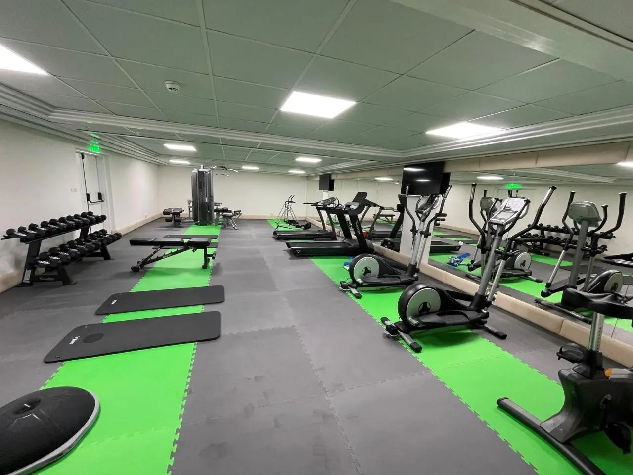 Queen's Bay — QUEEN´S BAY