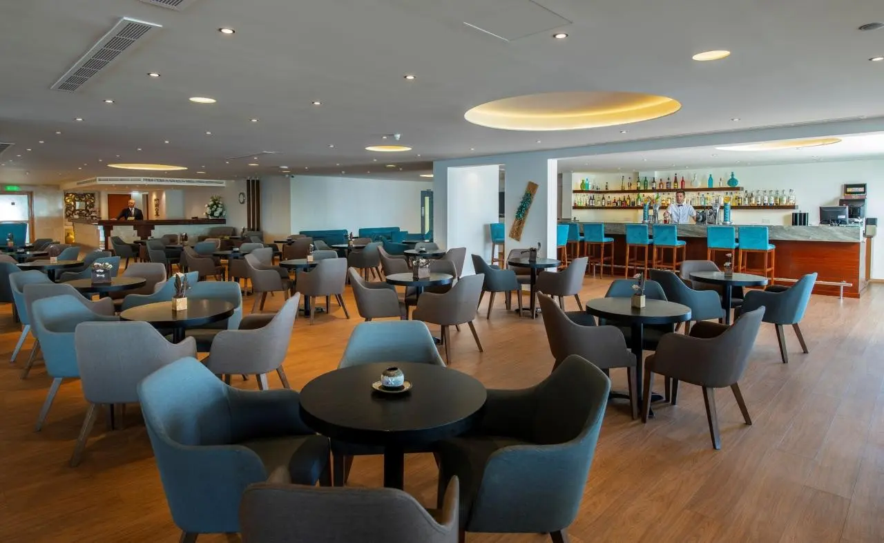 Queen's Bay — QUEEN´S BAY