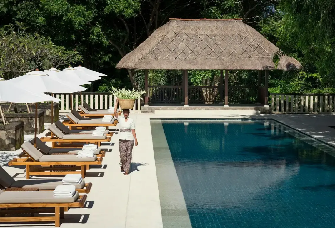 Basen w hotelu Revīvō Wellness Resort