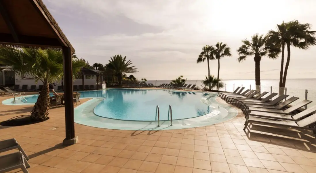 Basen w hotelu Robinson Esquinzo Playa