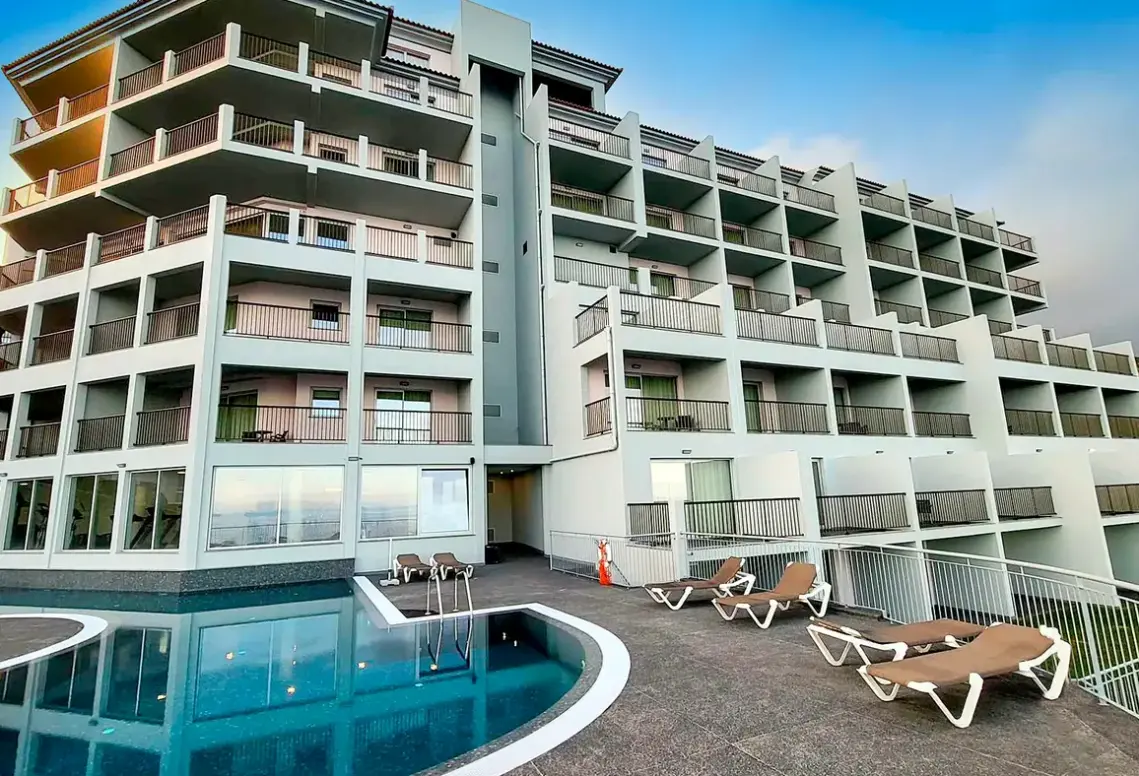 Basen w hotelu Rocamar & Royal Orchid