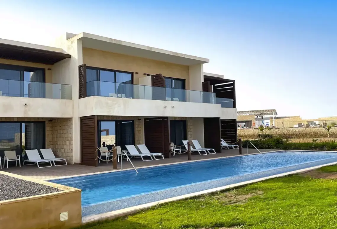 Basen w hotelu Royal Horizon Ponta Sino