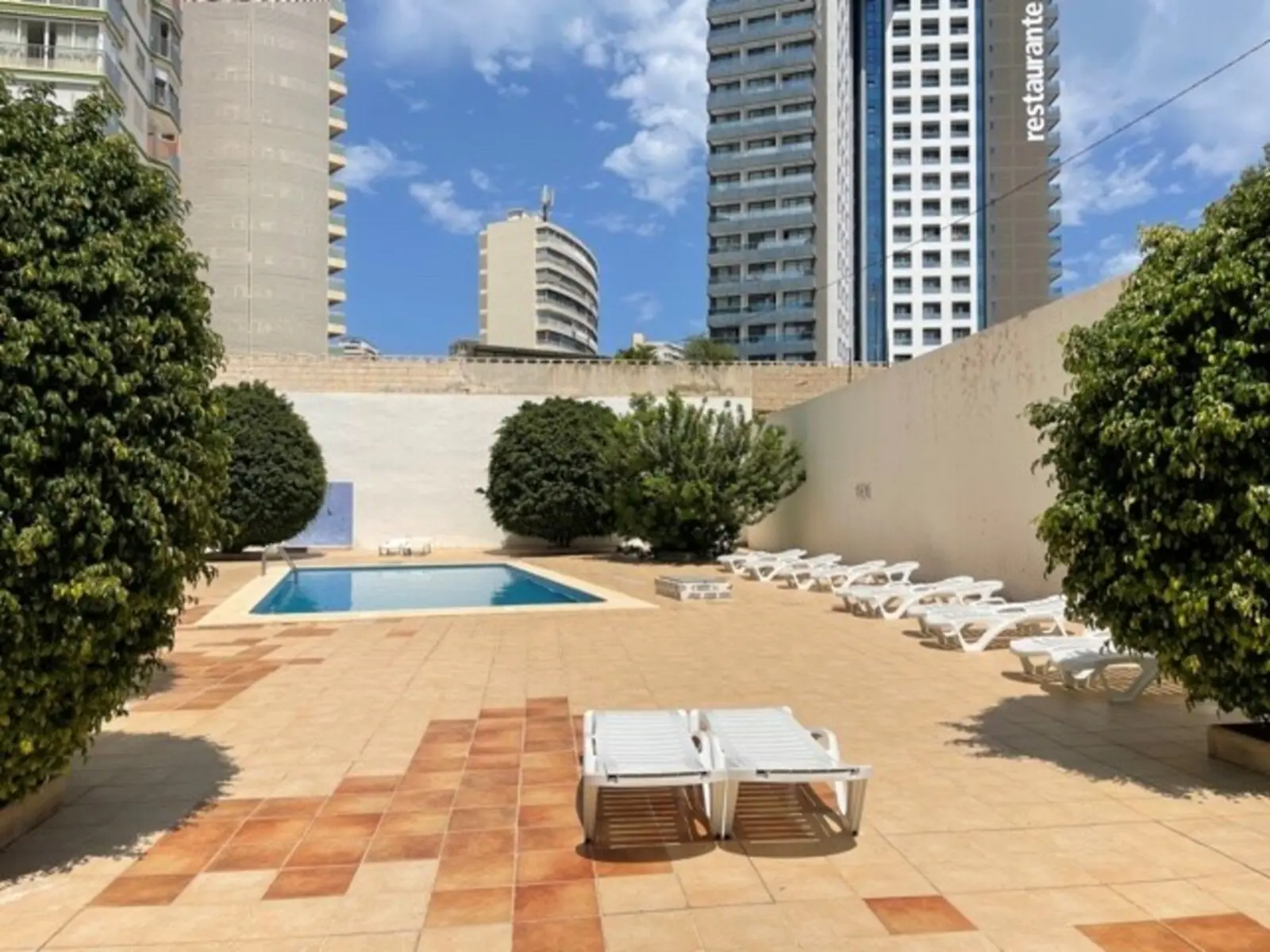 Basen w hotelu San Jaime Center Suites Apts.