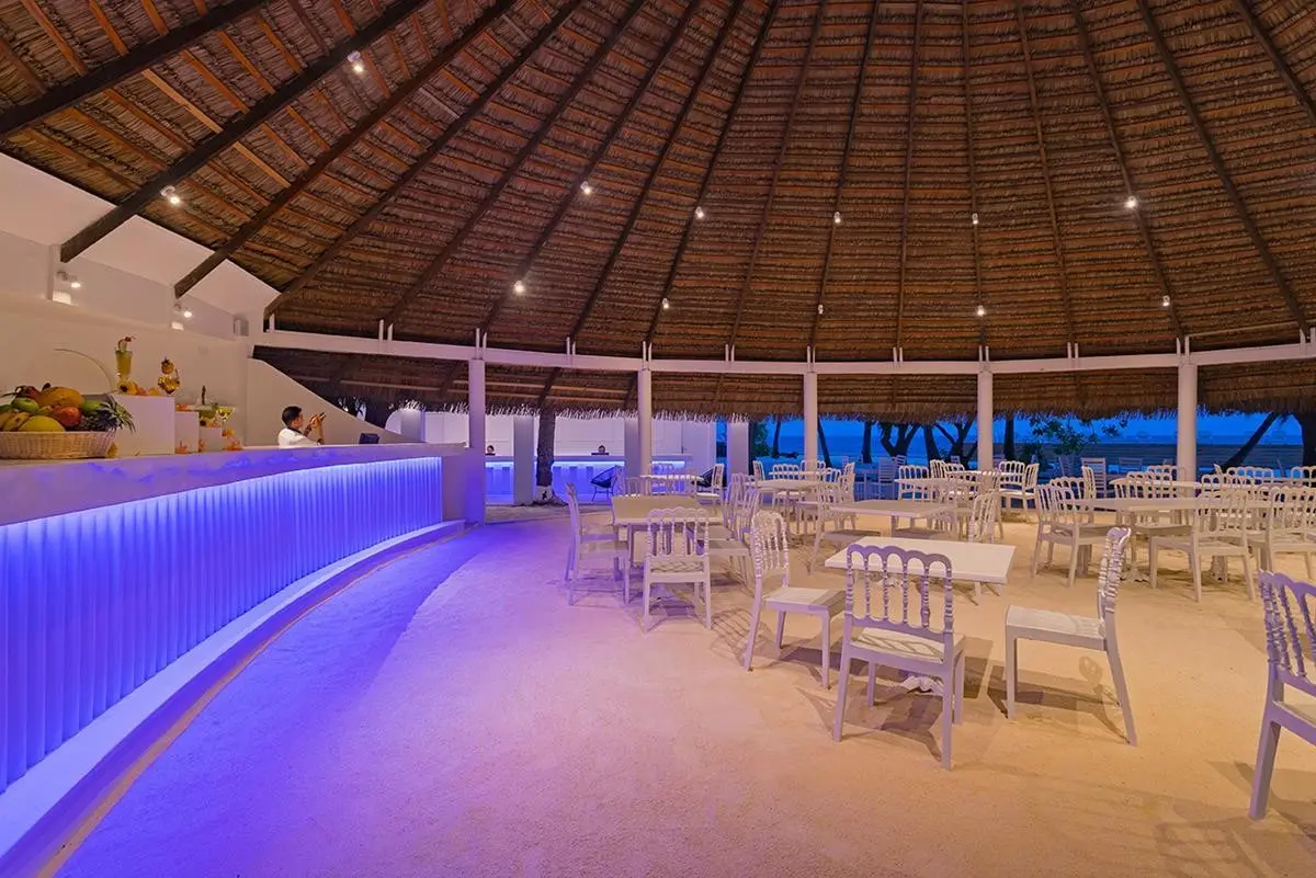 Basen w hotelu Sandies Bathala Resort