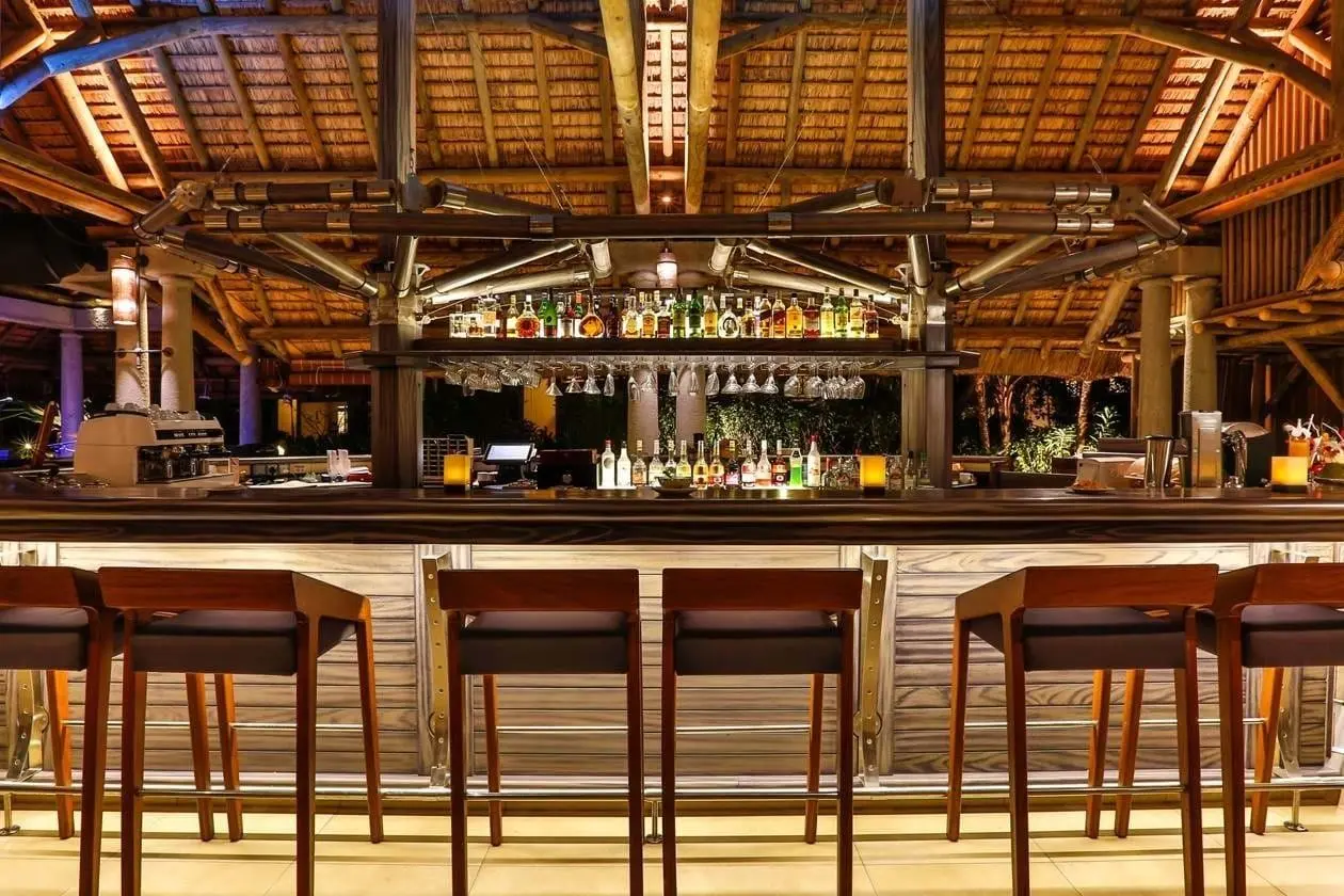Restauracja i jedzenie w hotelu Sands Suites Resort & Spa