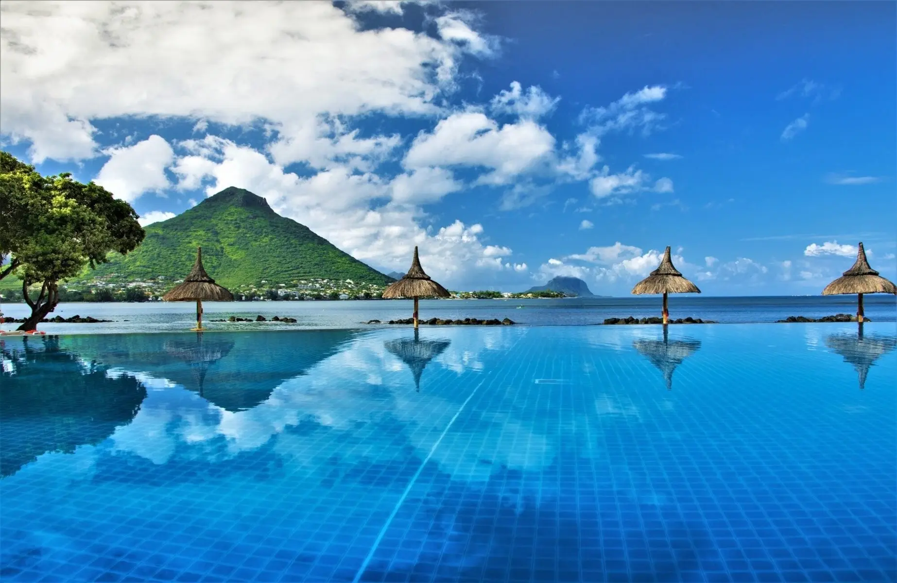 Basen w hotelu Sands Suites Resort & Spa