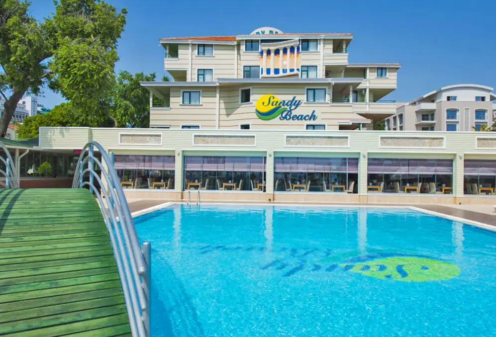 Basen w hotelu Sandy Beach