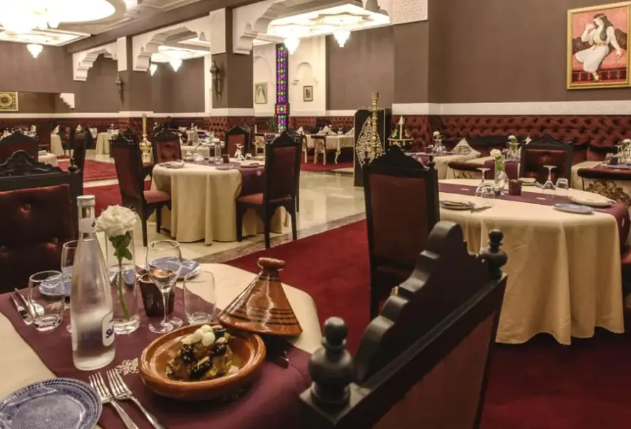 Restauracja i jedzenie w hotelu Savoy Le Grand Hotel