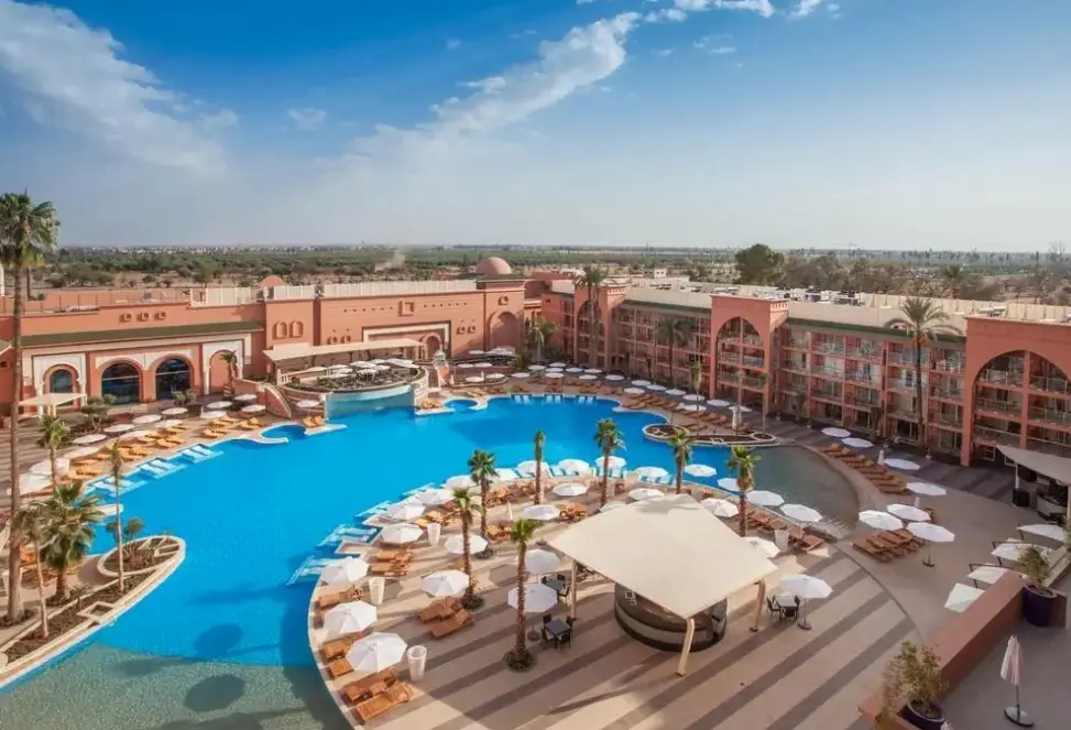Basen w hotelu Savoy Le Grand Hotel