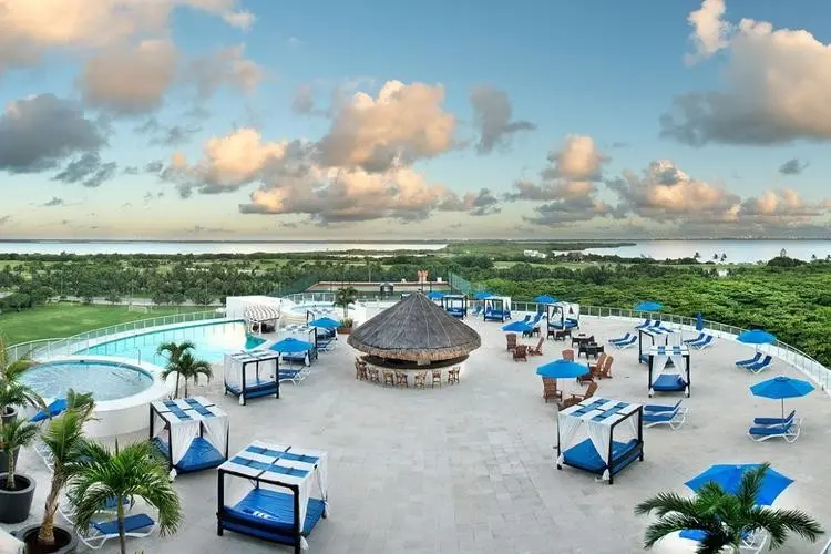 Basen w hotelu Seadust Cancun Family Resort