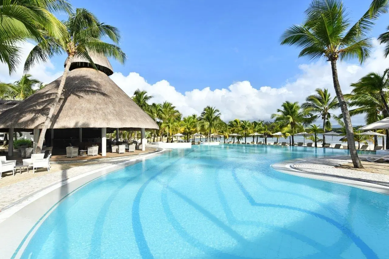 Basen w hotelu Shandrani Beachcomber Resort & SPA