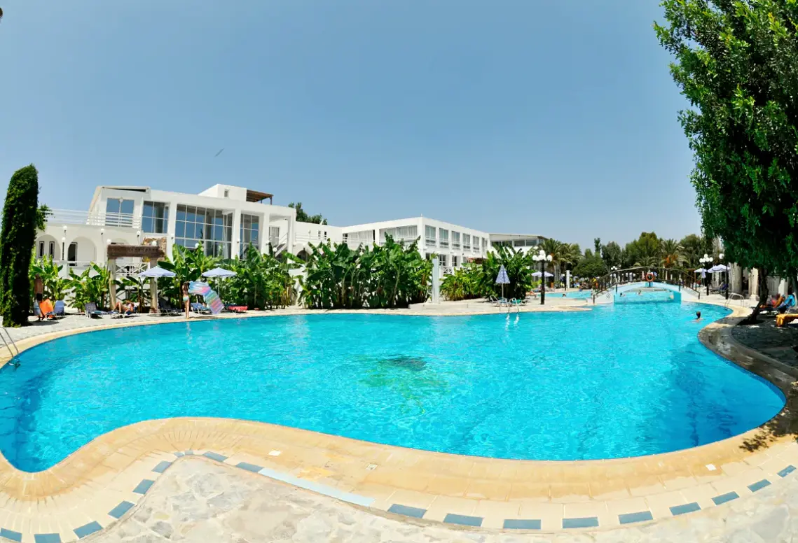 Basen w hotelu Smy Kos Beach & Splash