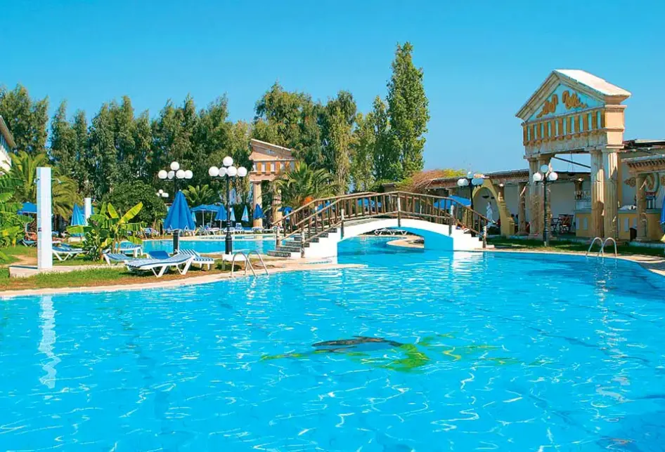 Basen w hotelu Smy Kos Beach & Splash