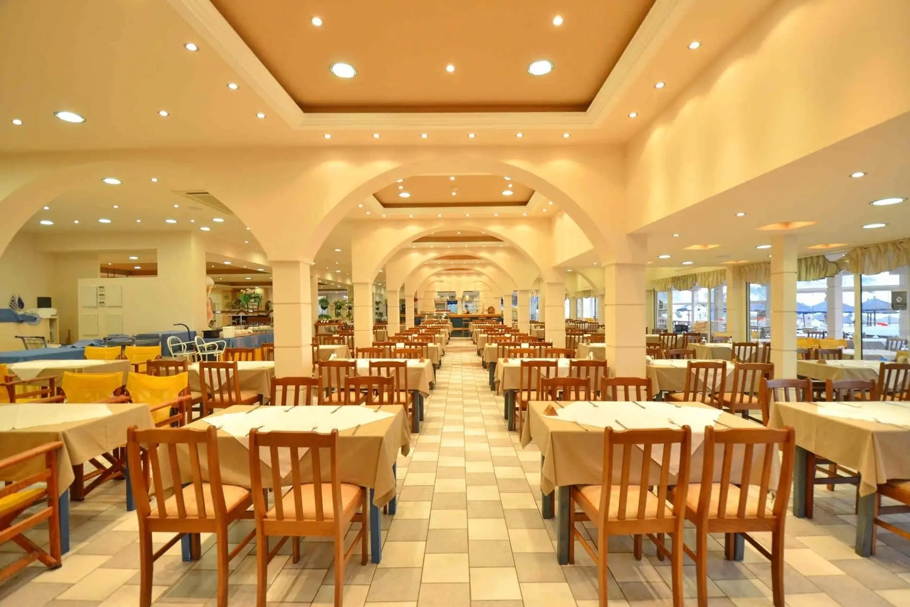 Restauracja i jedzenie w hotelu Sousouras Holiday Resort