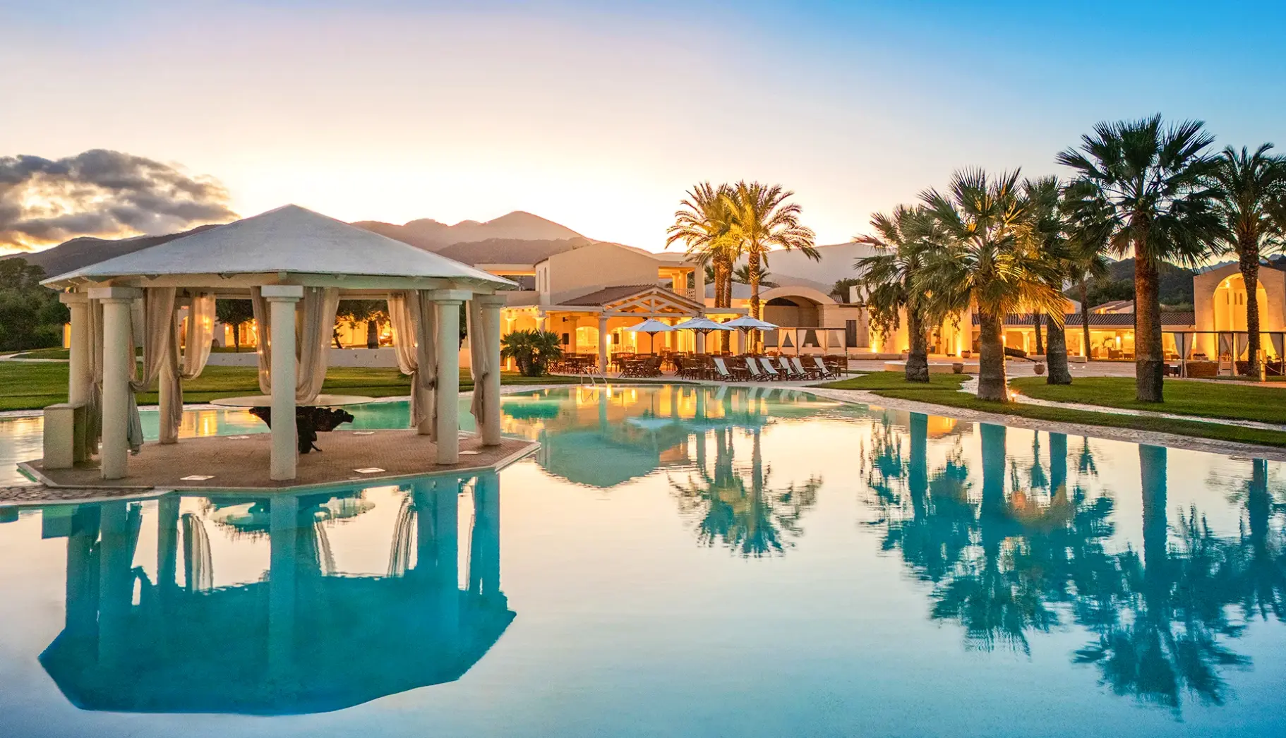 Basen w hotelu Spiagge San Pietro Resort