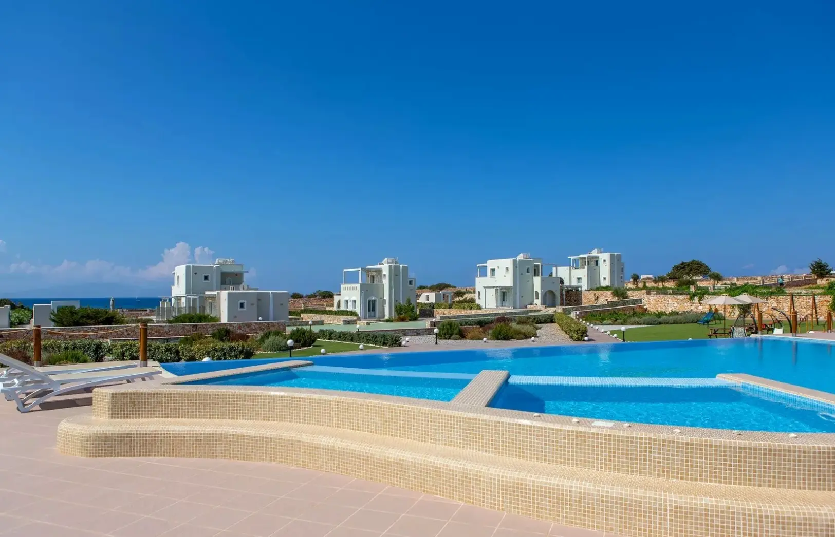 Basen w hotelu Sun and Moon Villas