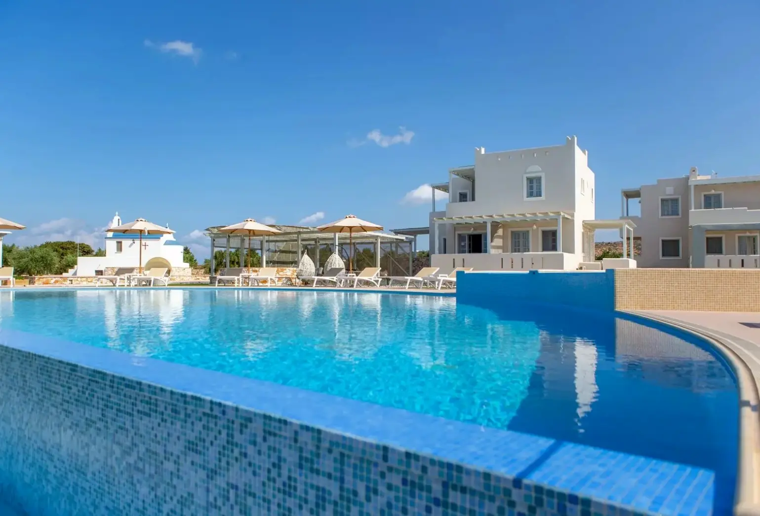 Basen w hotelu Sun and Moon Villas