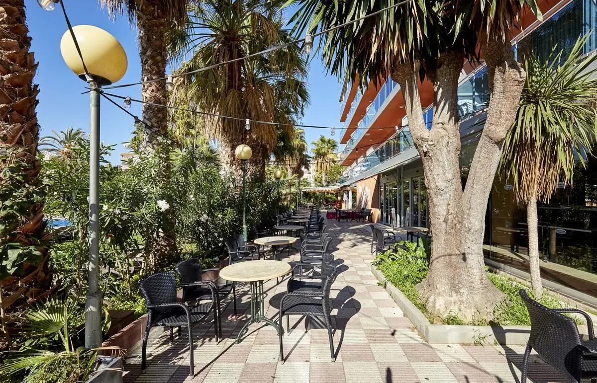 Restauracja i jedzenie w hotelu Surf Mar