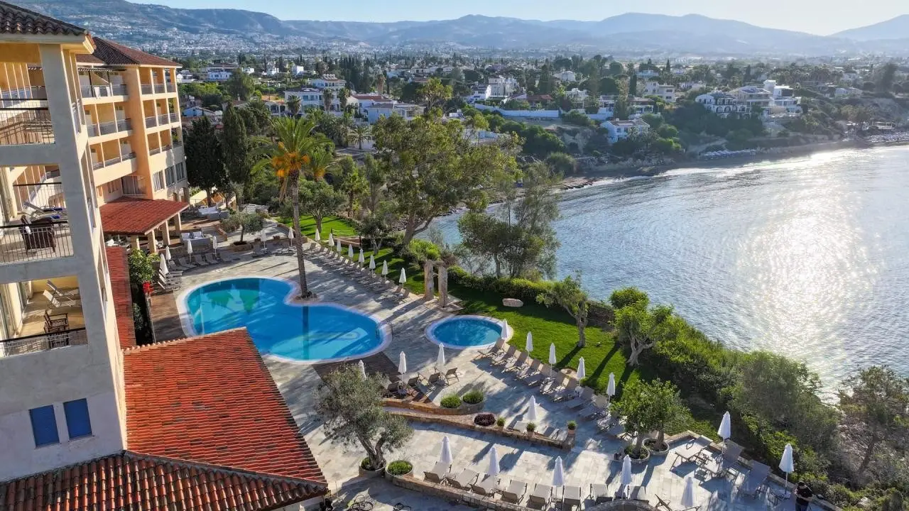 Basen w hotelu Thalassa Boutique Hotel & Spa