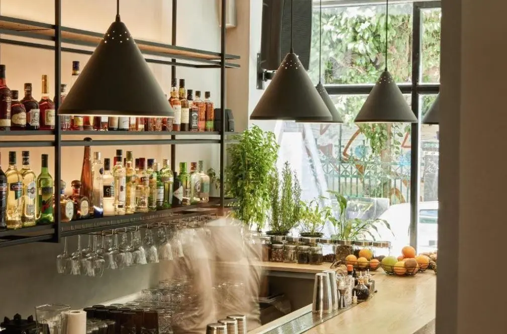 Restauracja i jedzenie w hotelu The Artist Athens