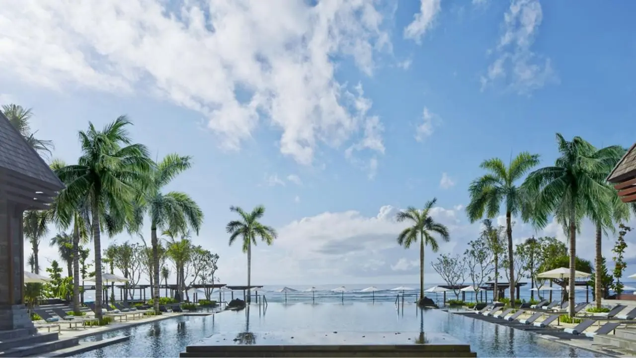 Basen w hotelu The Ritz Carlton Bali