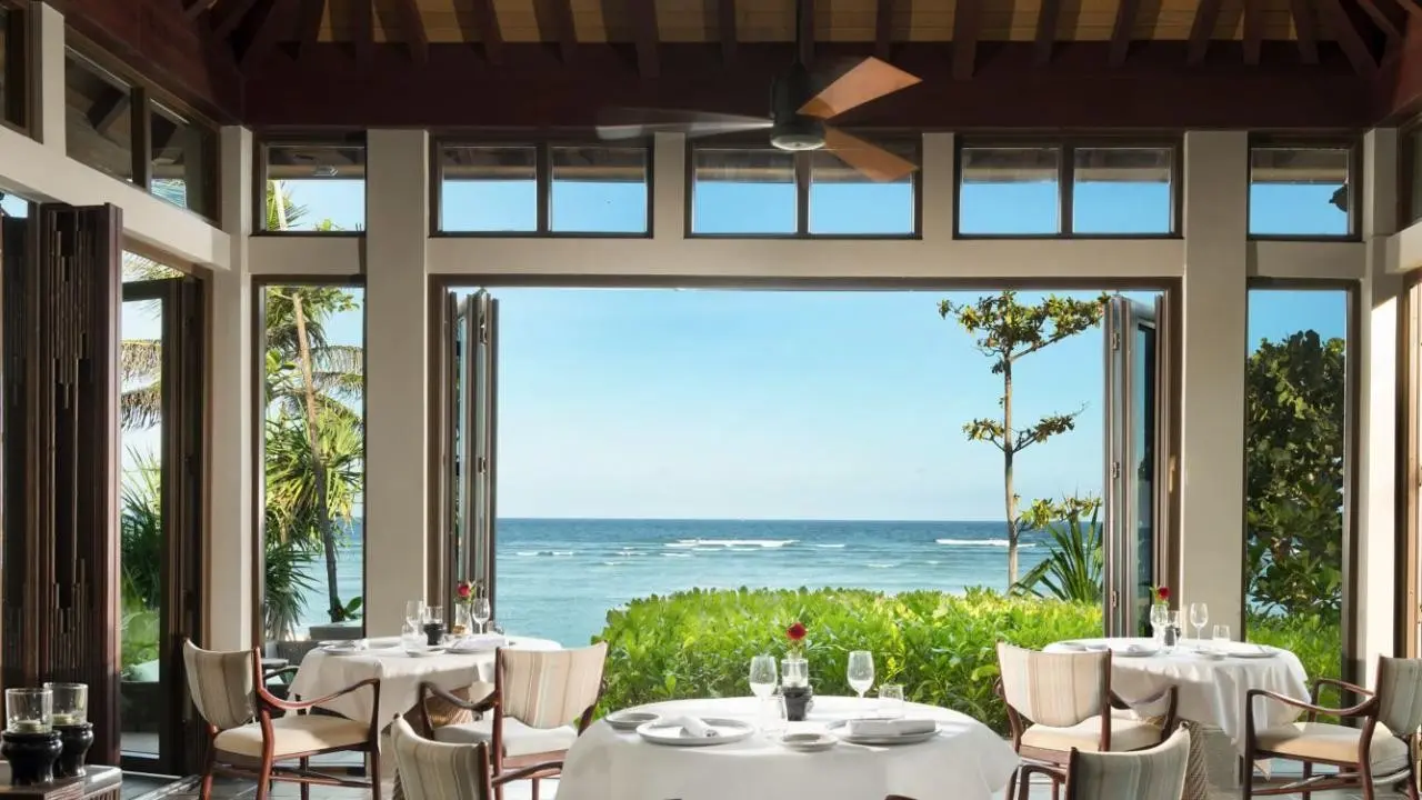 Plaża przy hotelu The Ritz Carlton Bali