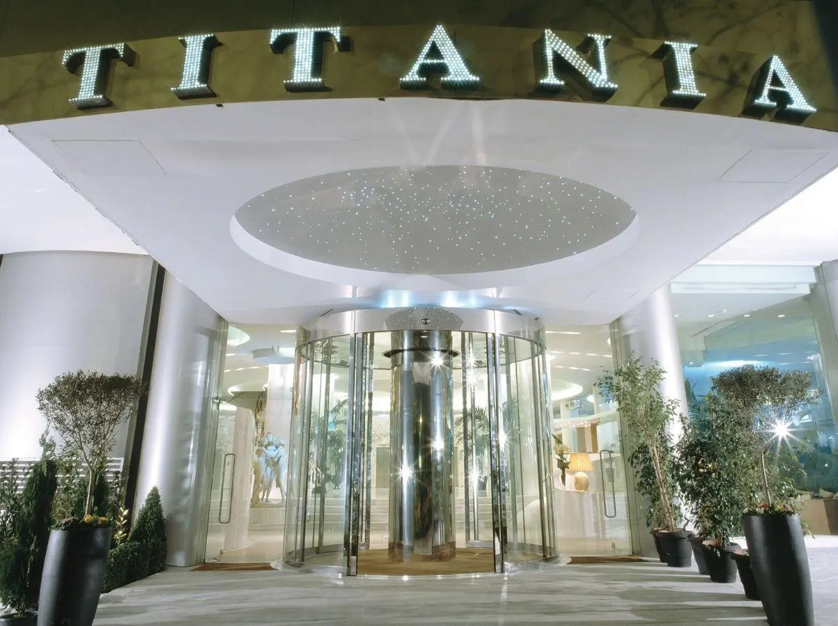 Titania Hotel — TITANIA