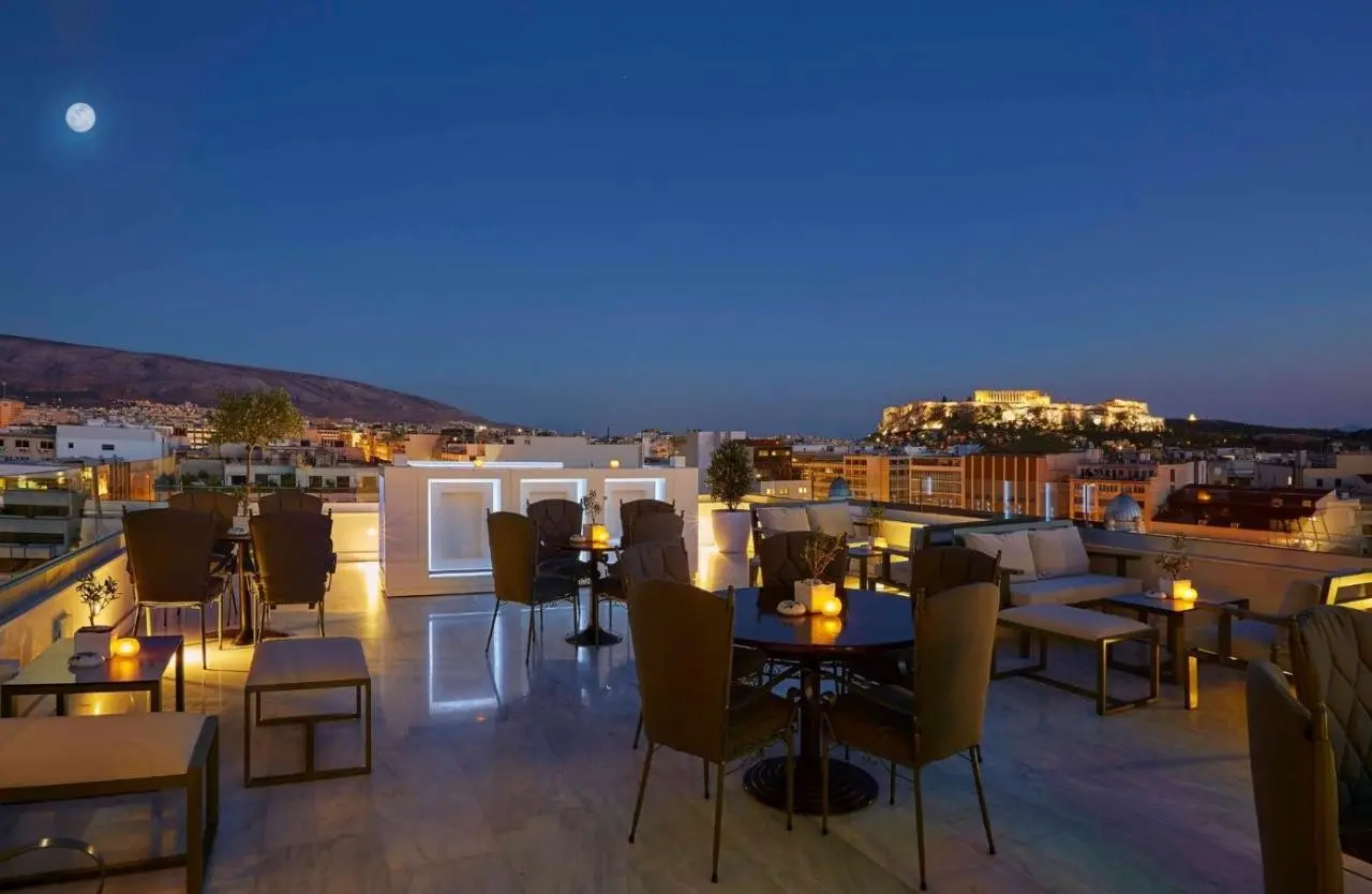 Titania Hotel — TITANIA