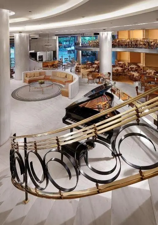 Titania Hotel — TITANIA