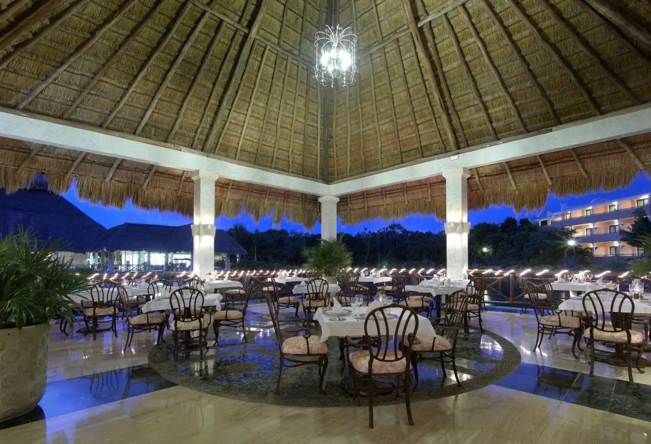 Restauracja i jedzenie w hotelu Trs Yucatan Hotel