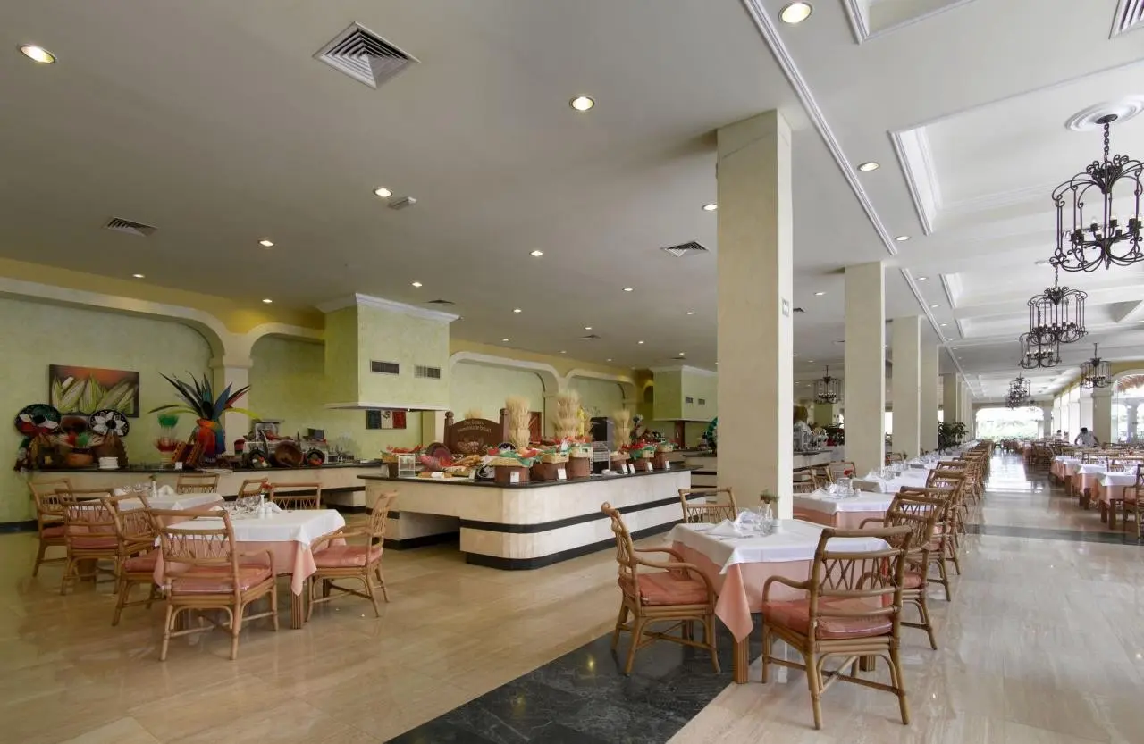 Restauracja i jedzenie w hotelu Trs Yucatan Hotel