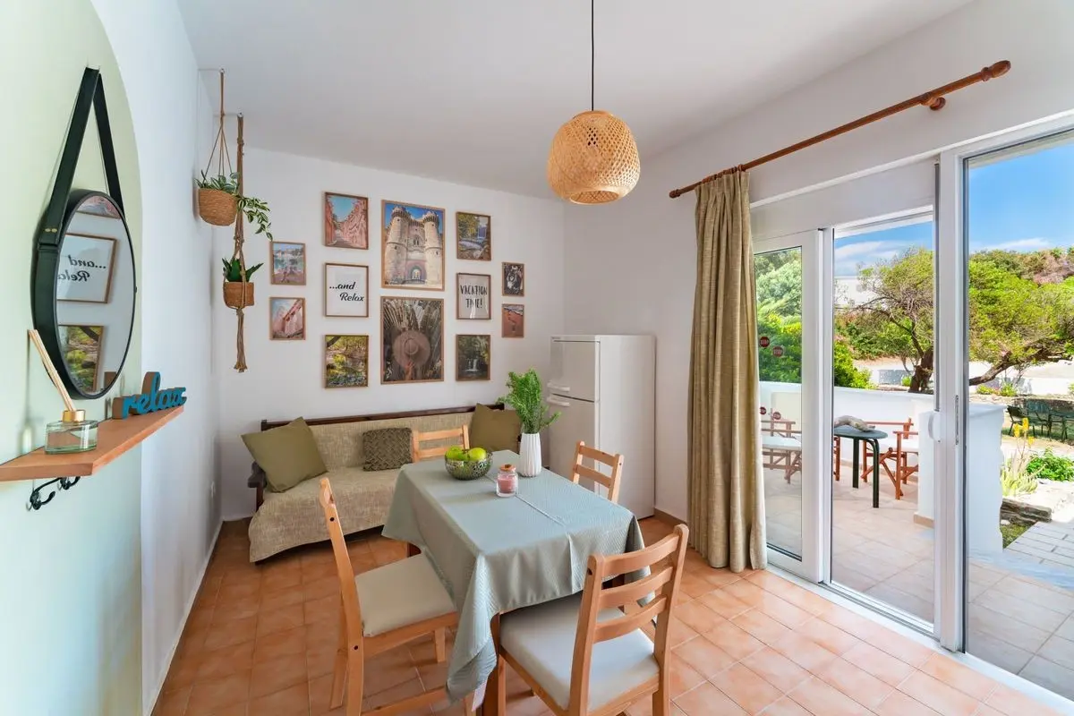 Restauracja i jedzenie w hotelu Tselios Apartments & Studios