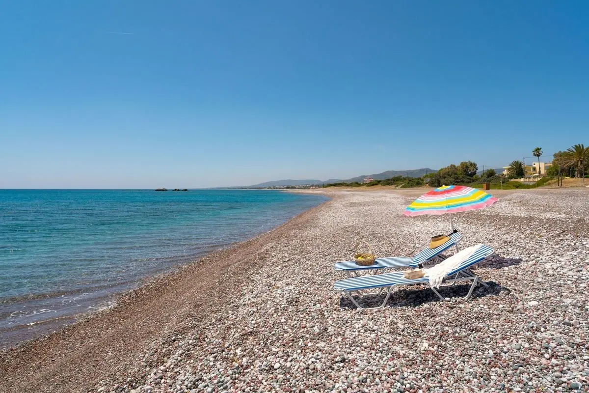 Plaża przy hotelu Tselios Apartments & Studios