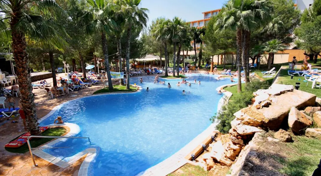 Basen w hotelu Valentin Grand Park Suite Hotel