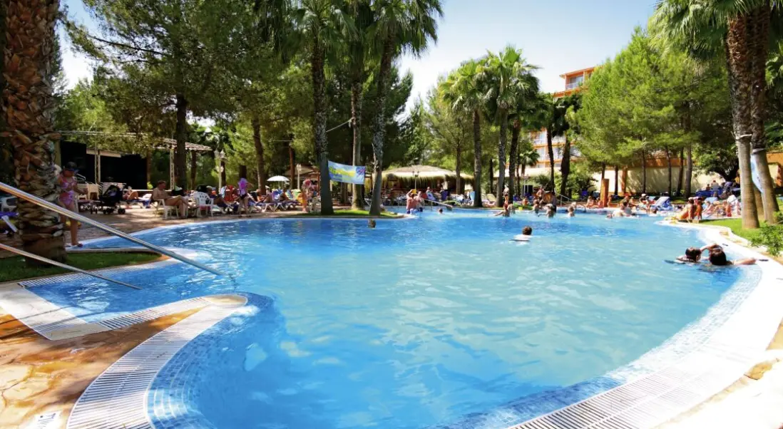 Basen w hotelu Valentin Grand Park Suite Hotel