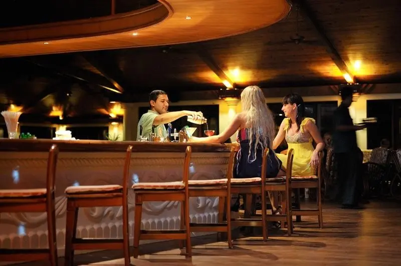 Restauracja i jedzenie w hotelu Villa Park [ex. Sun Island]