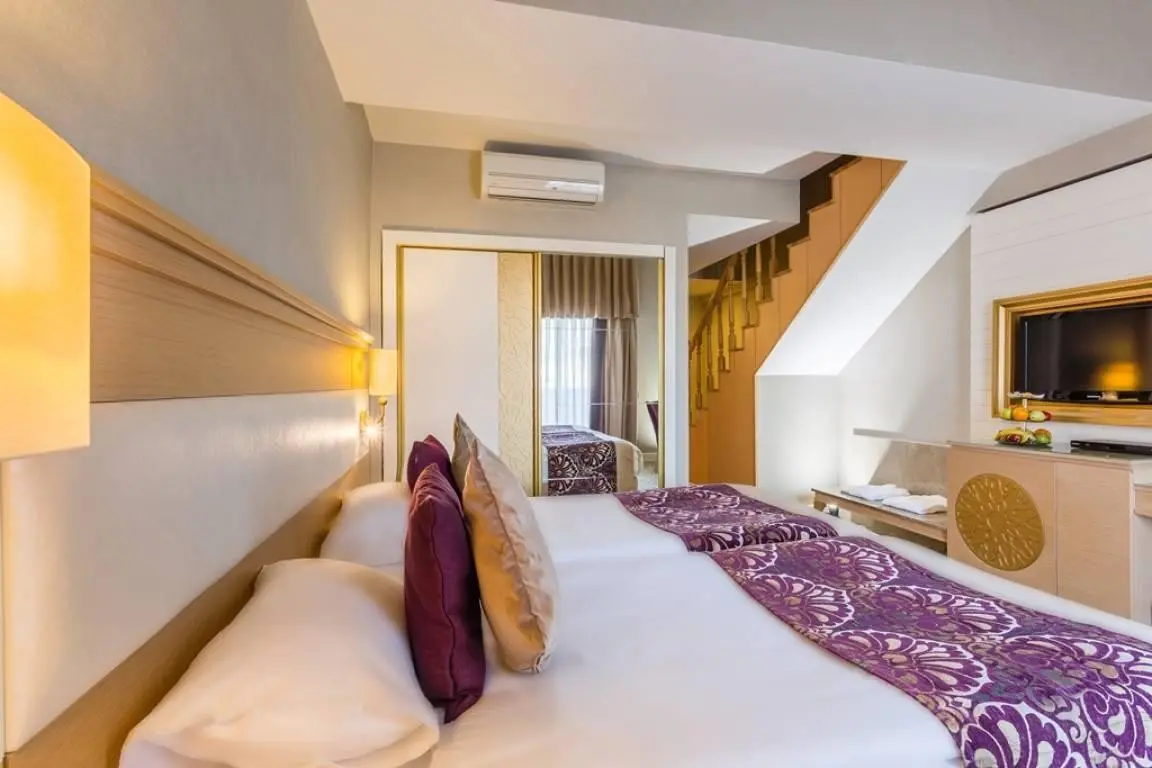 Villa Side Residence — VILLA SIDE RESIDENCE