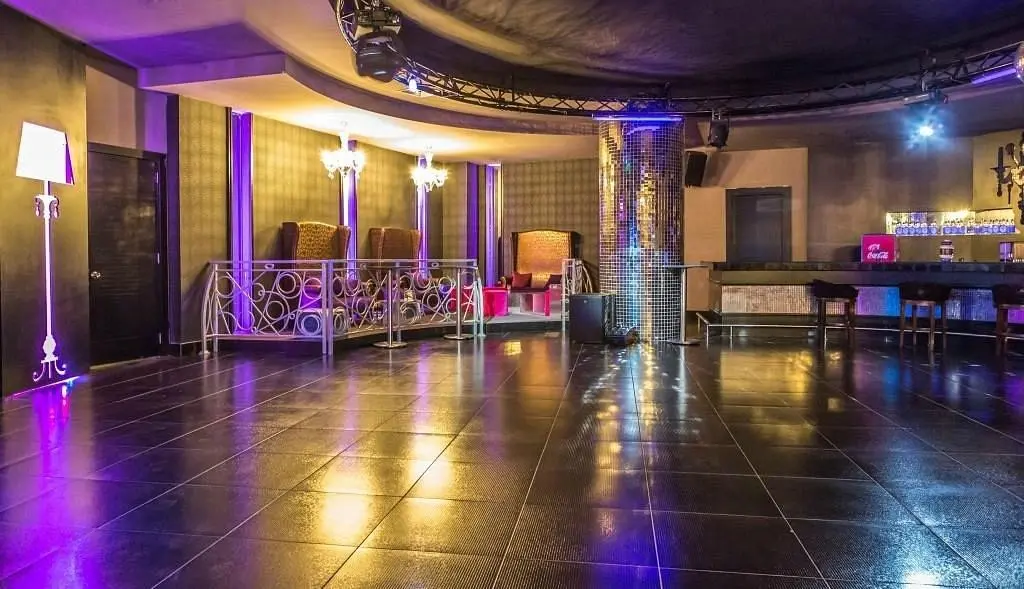 Villa Side Residence — VILLA SIDE RESIDENCE