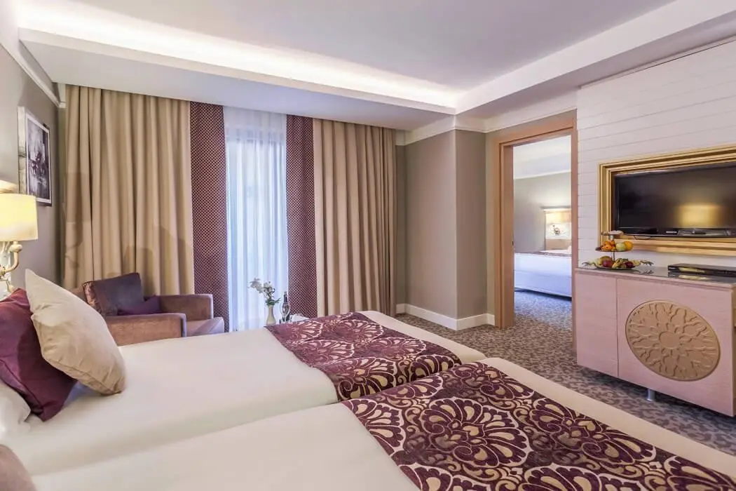 Villa Side Residence — VILLA SIDE RESIDENCE