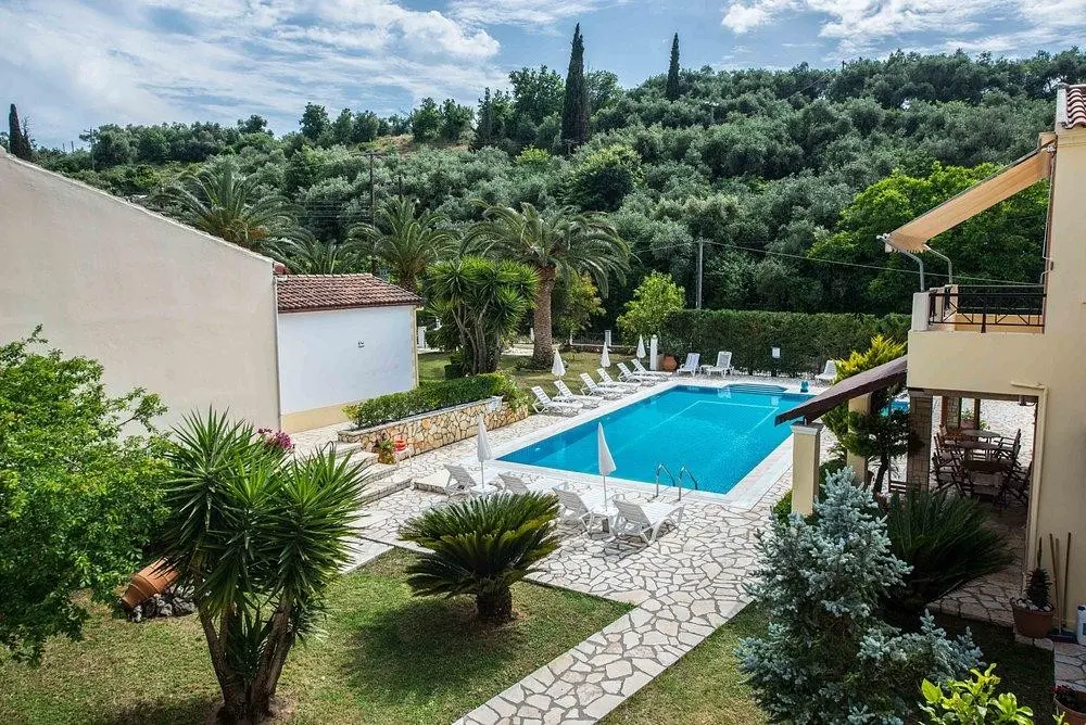 Basen w hotelu Villa Violetta
