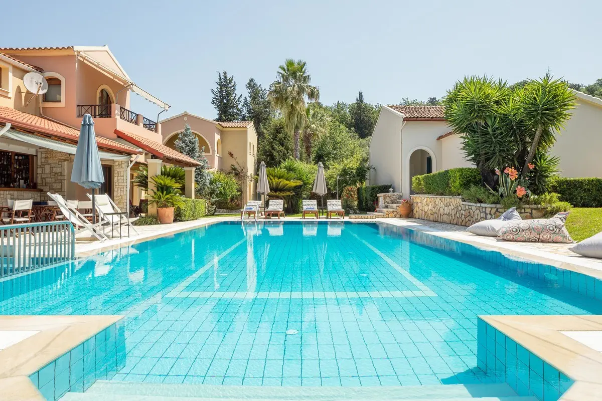 Basen w hotelu Villa Violetta