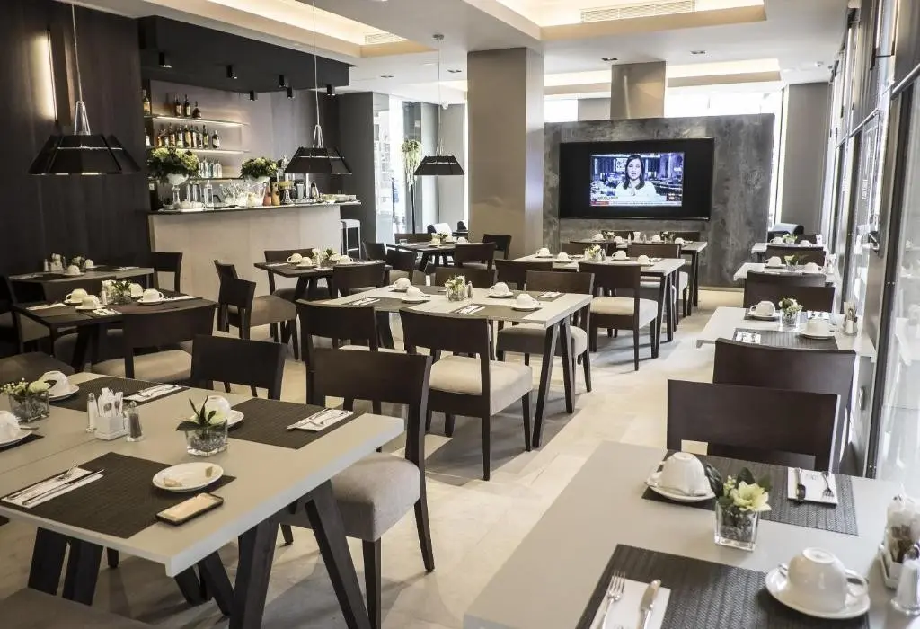 Restauracja i jedzenie w hotelu Vincci Mercat