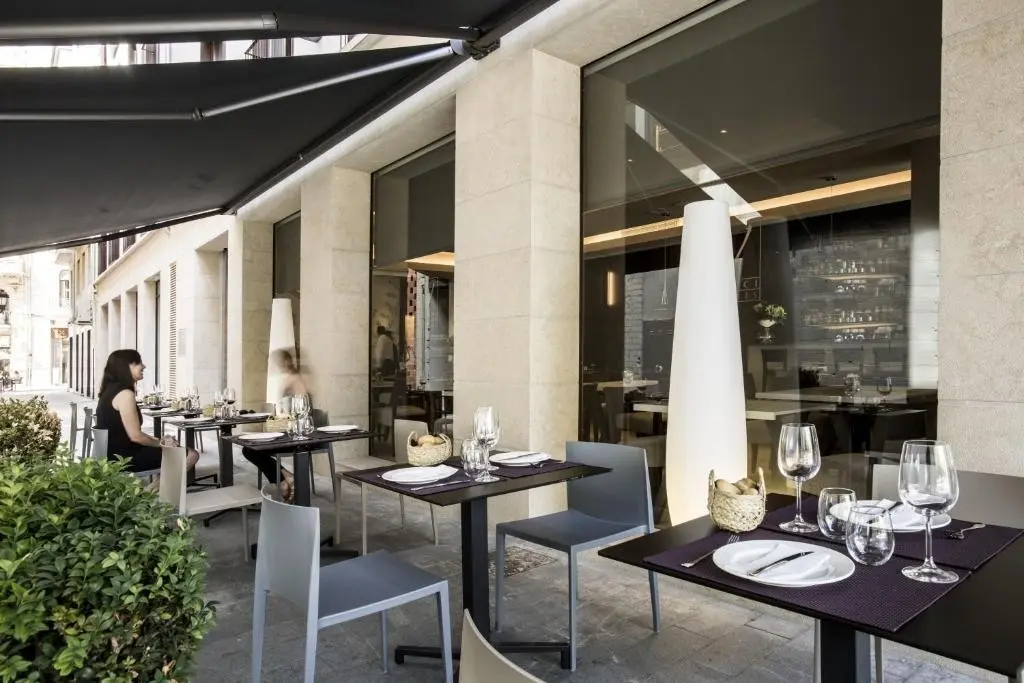 Restauracja i jedzenie w hotelu Vincci Mercat