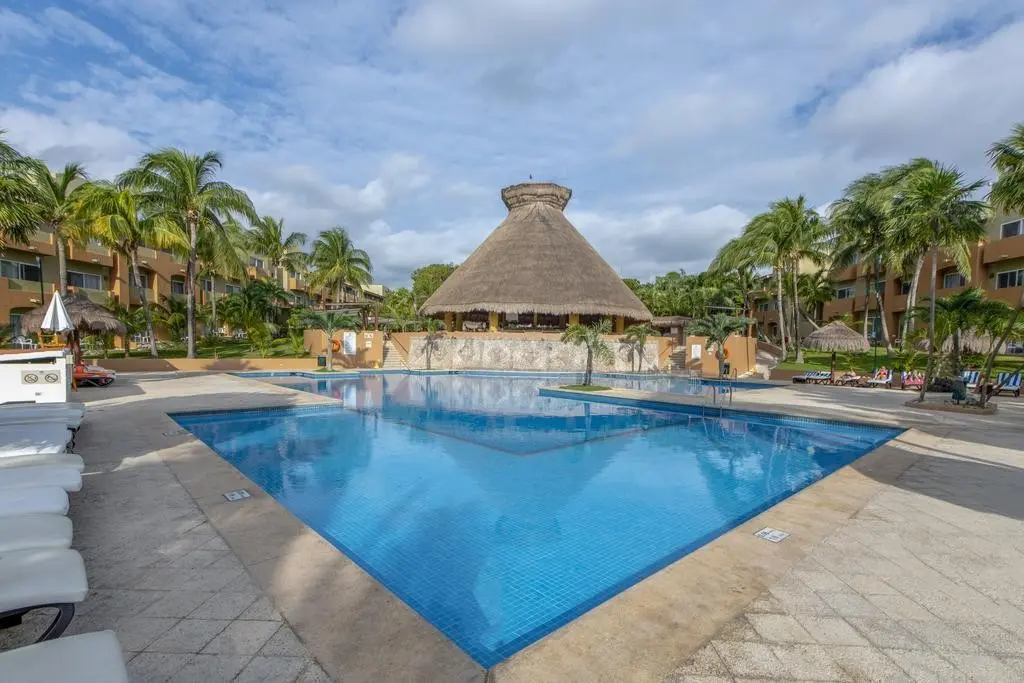 Viva Wyndham Maya — VIVA WYNDHAM AZTECA