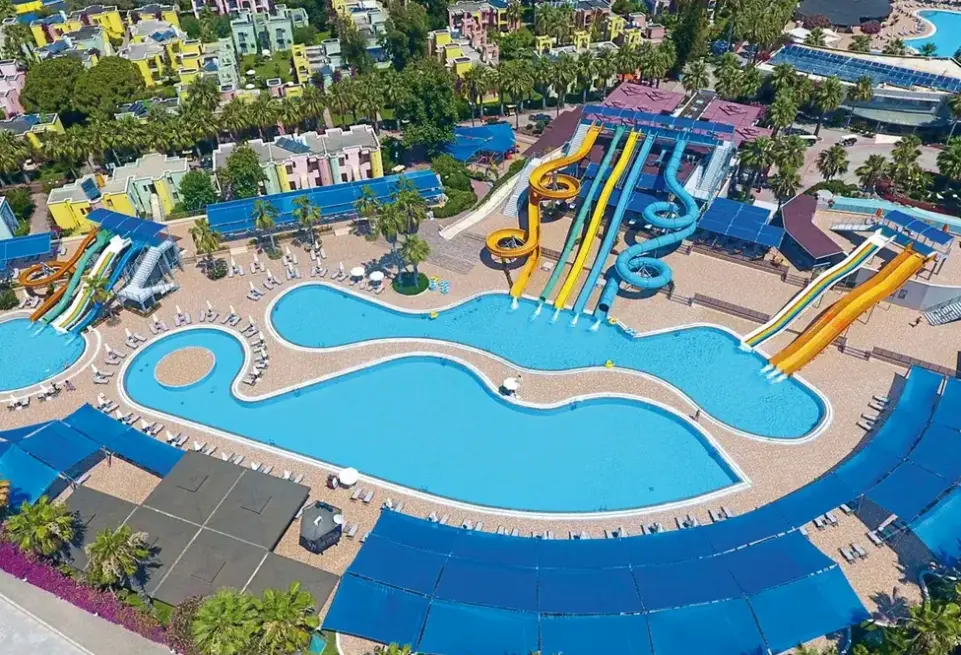 Basen w hotelu Vonresort Golden Beach