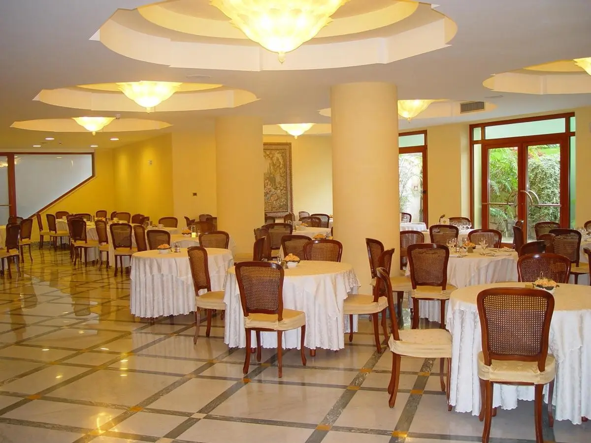 Restauracja i jedzenie w hotelu Zi’Teresa