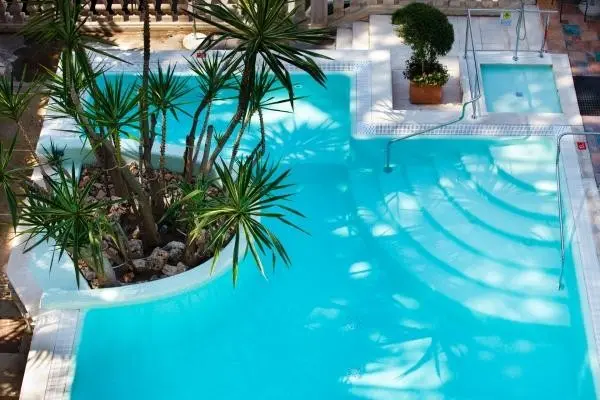 Basen w hotelu Zi’Teresa